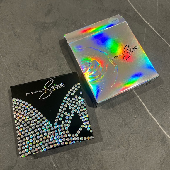 Mac Cosmetics x Selena 
Extra Small Dimension Skinfinish - Picture 3 of 5